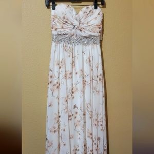 Junior Womens NWT size 3 strapless white floral dress